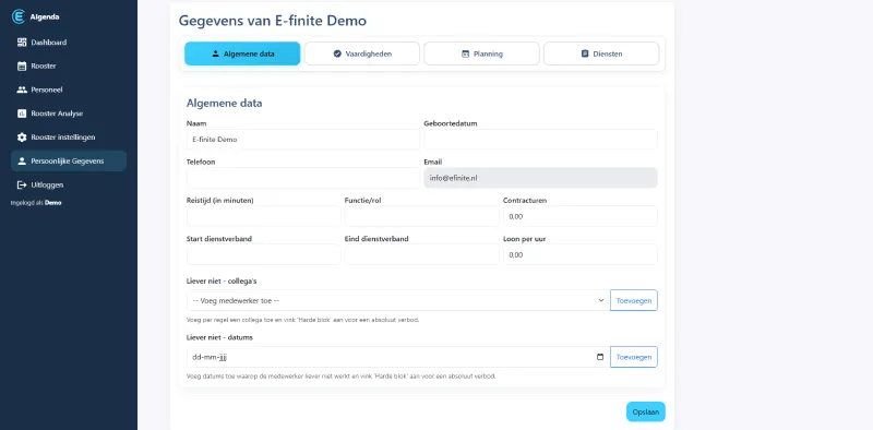 Het home-dashboard van E-finite waarop een gebruiker zijn maandelijkse limieten voor blogs, teksten en afbeeldingen ziet, plus een 'Job Queue' met de status van recente publicaties.